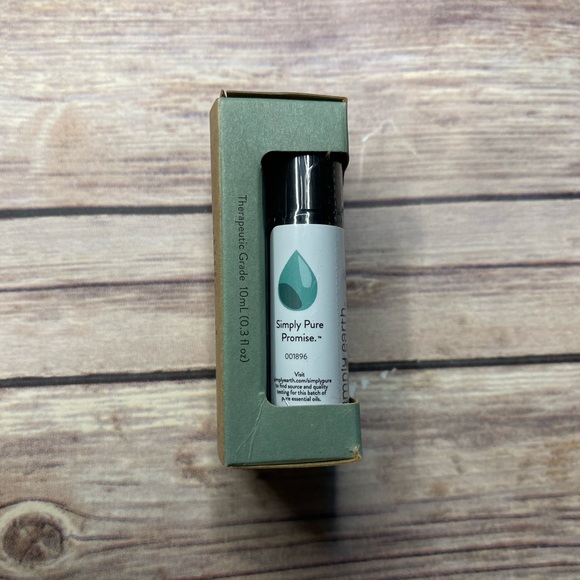 Simply Earth Defender Essential Oil Blend Roll On - Picture 5 of 5